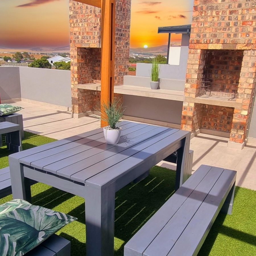 1 Bedroom Property for Sale in Table View Western Cape